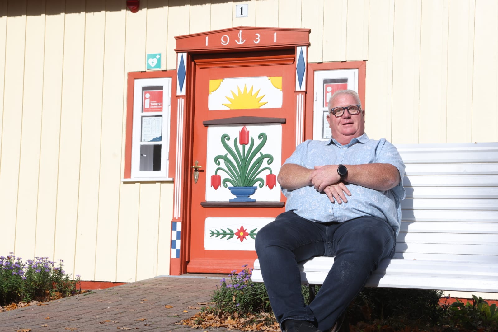 Christian Seidlitz vor der Tourist-Information in Prerow